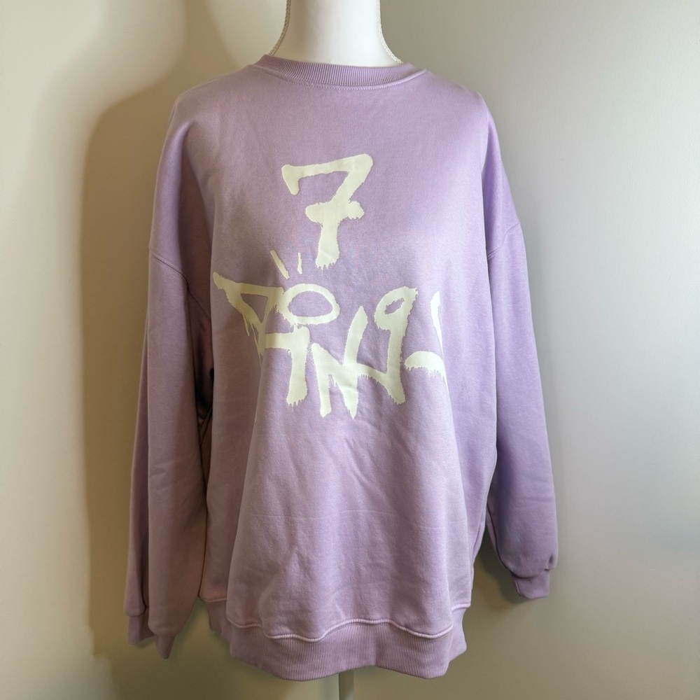 H&M Light Purple Ariana Grande 7 Rings Graphic Sweatshirt